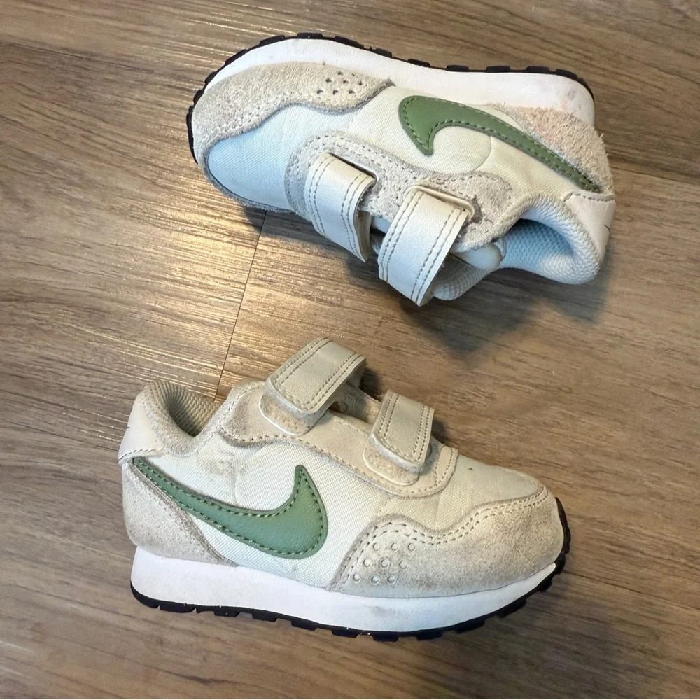 Nike Kids Cream and Green Sneakers US 5 C